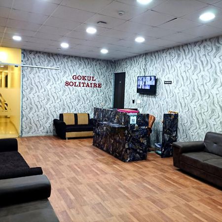Hotel Gokul Solitaire, Surat Bhatha Extérieur photo