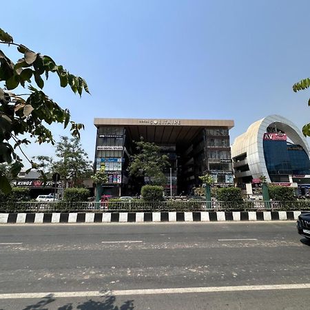 Hotel Gokul Solitaire, Surat Bhatha Extérieur photo
