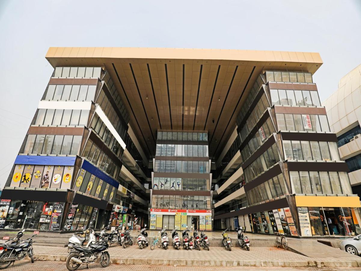 Hotel Gokul Solitaire, Surat Bhatha Extérieur photo