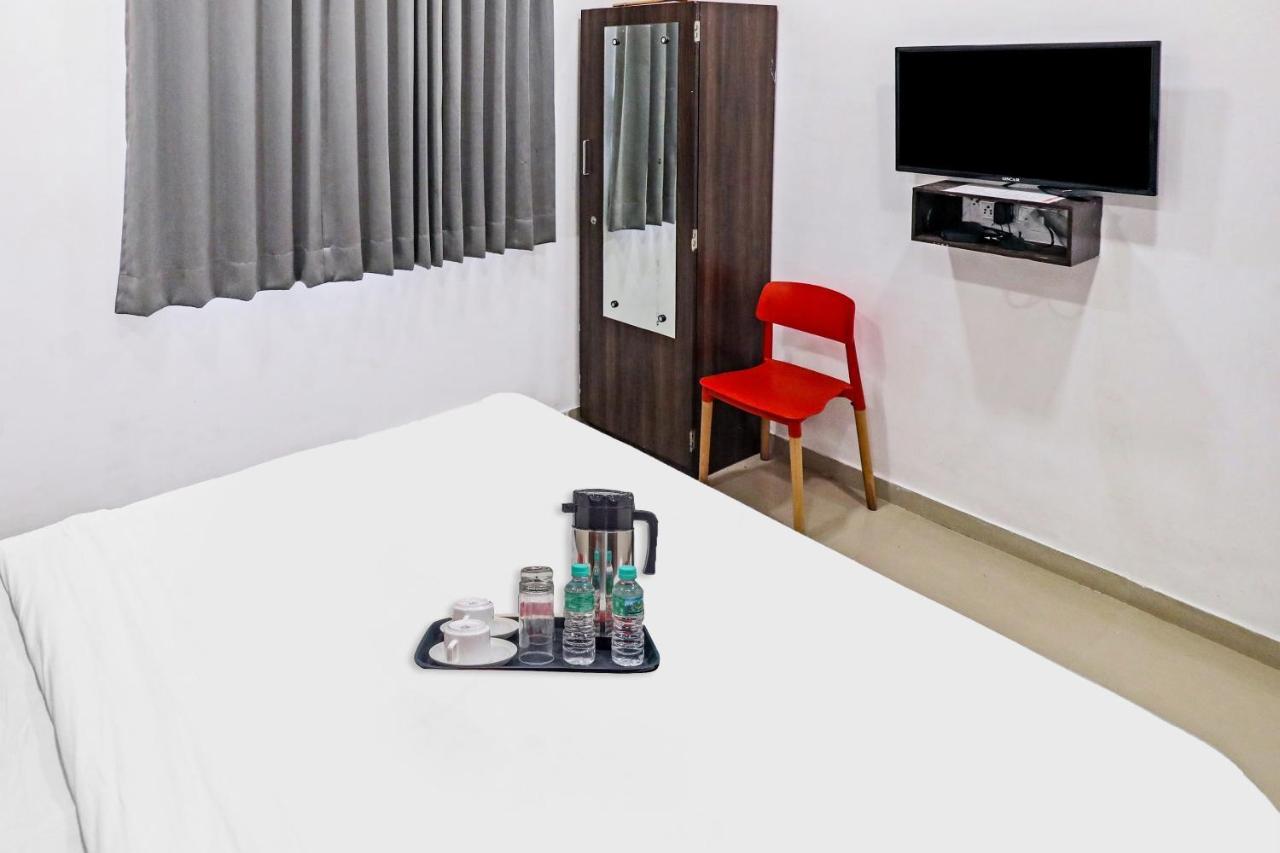 Hotel Gokul Solitaire, Surat Bhatha Extérieur photo