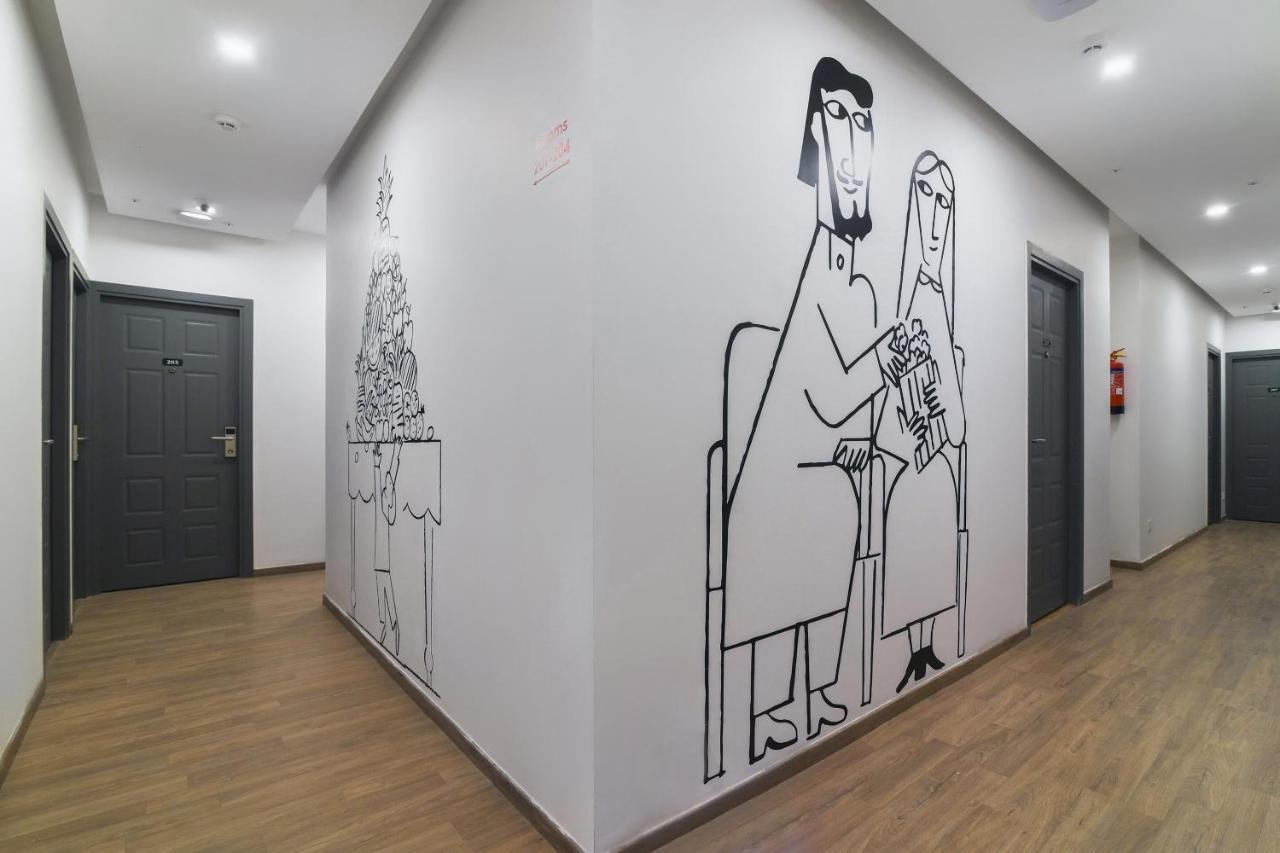 Hotel Gokul Solitaire, Surat Bhatha Extérieur photo