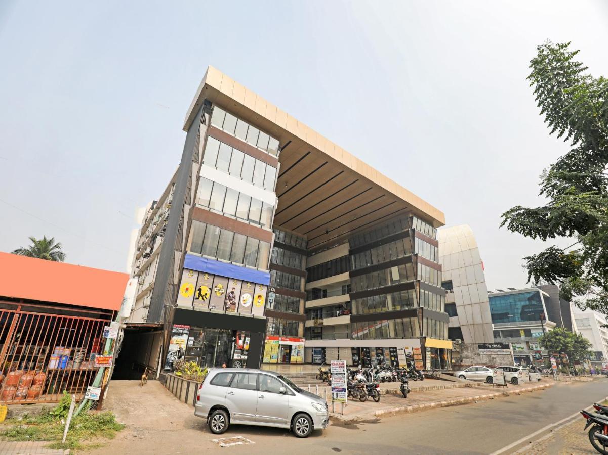 Hotel Gokul Solitaire, Surat Bhatha Extérieur photo