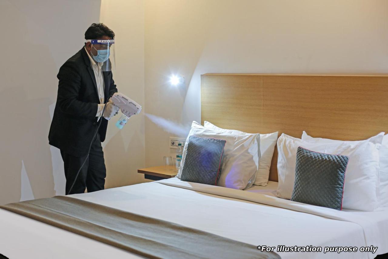 Hotel Gokul Solitaire, Surat Bhatha Extérieur photo