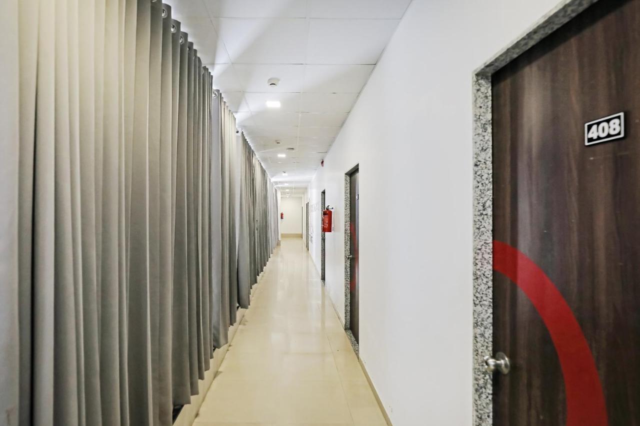 Hotel Gokul Solitaire, Surat Bhatha Extérieur photo