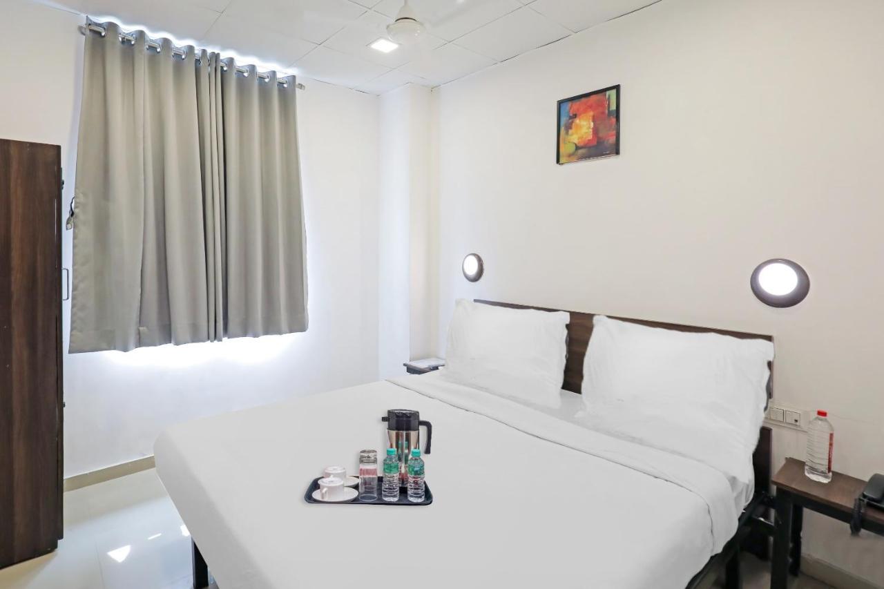 Hotel Gokul Solitaire, Surat Bhatha Extérieur photo