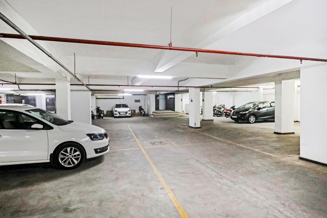Hotel Gokul Solitaire, Surat Bhatha Extérieur photo