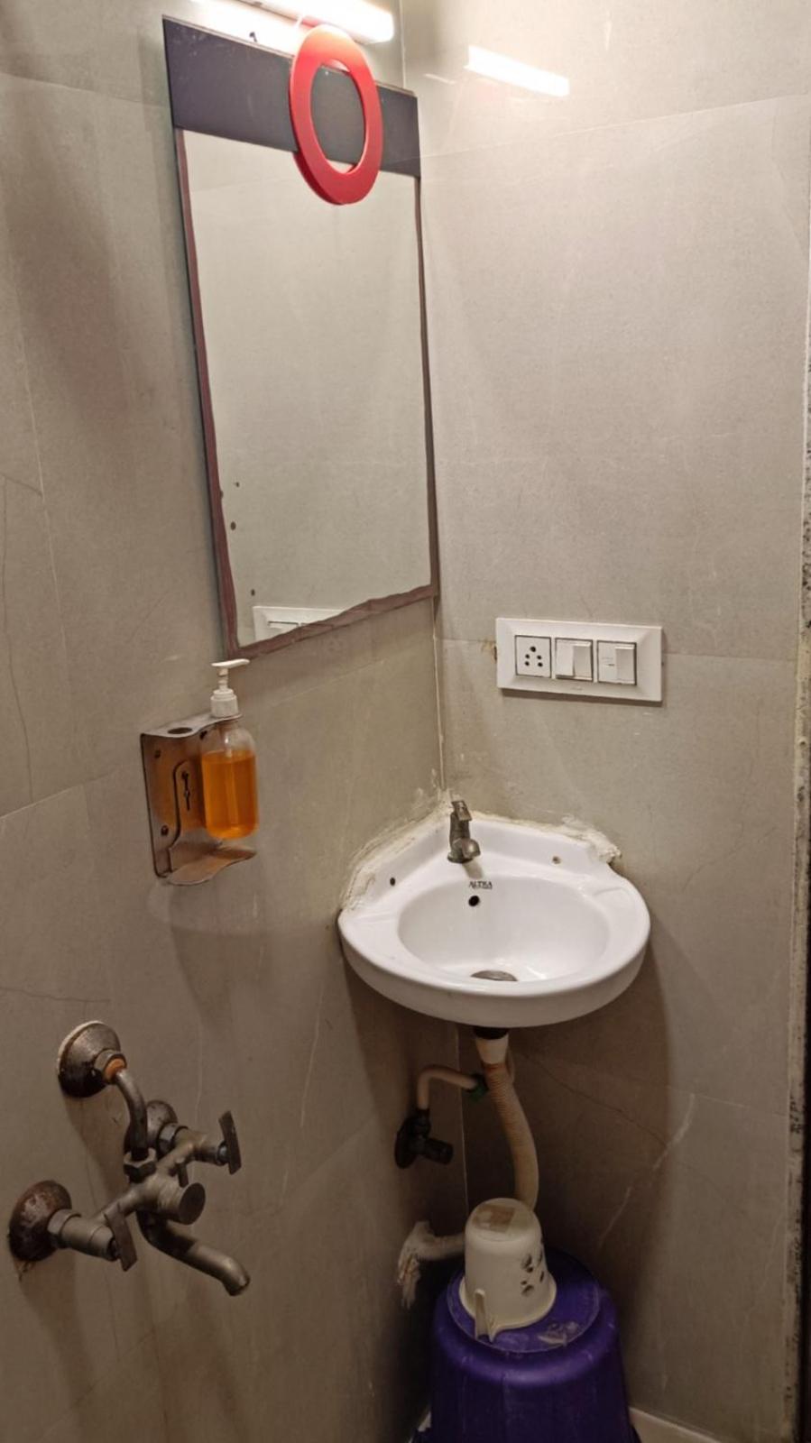 Hotel Gokul Solitaire, Surat Bhatha Extérieur photo