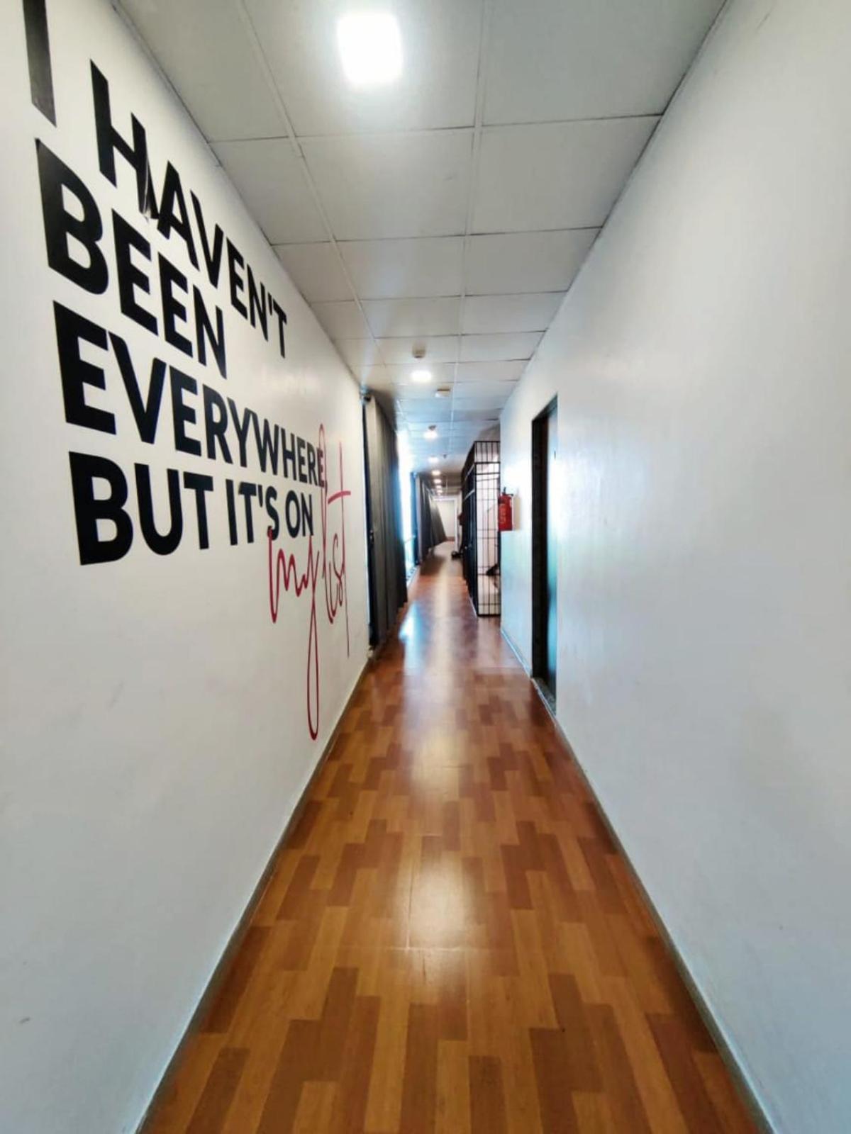 Hotel Gokul Solitaire, Surat Bhatha Extérieur photo